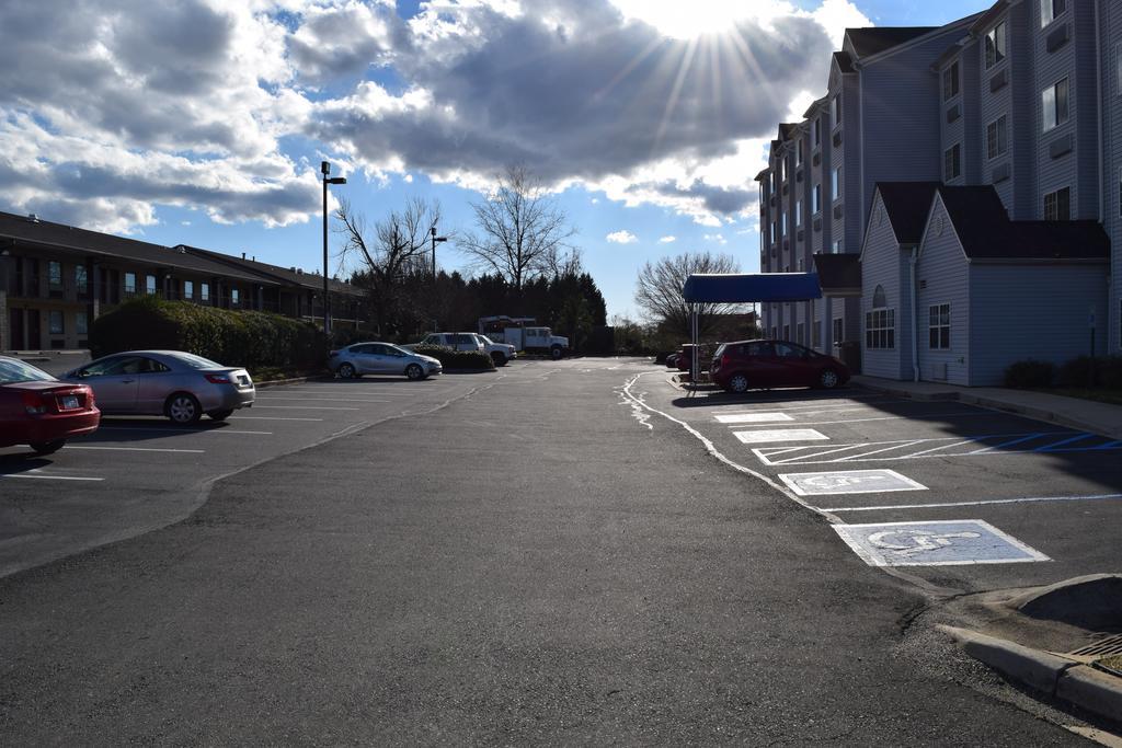 Microtel Inn & Suites By Wyndham Rock Hill/Charlotte Area Bagian luar foto